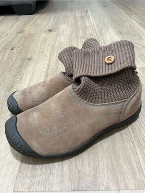 Keen Shay suede ankle sock boots in brown size 10.